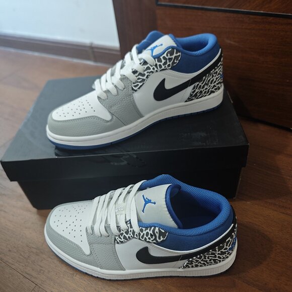 Nike Jordan Low-Top Sneakers